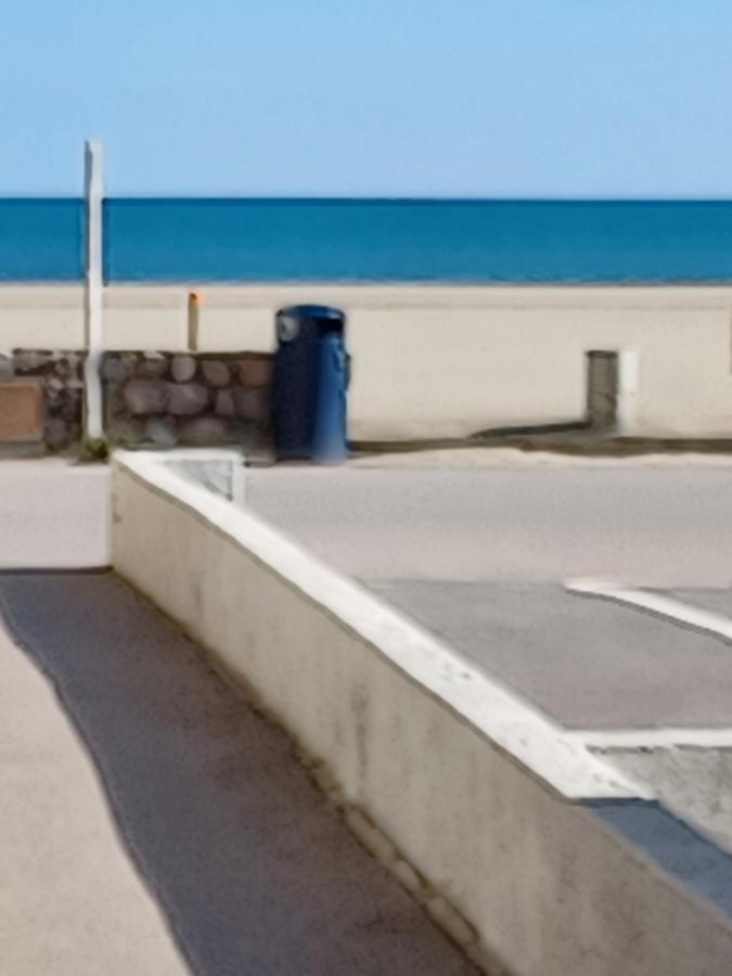 Appartement Juste à côté de la plage,vue latérale sur mer à Port-la-Nouvelle Extérieur photo